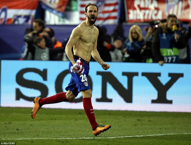 Juanfran là người thực hiện thành công lượt sút luân lưu cuối cùng giúp Atletico chiến thắng. (Nguồn: Reuters)