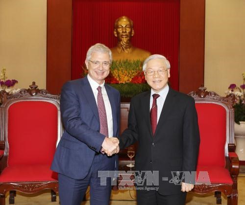 Party Secretary greets French NA President