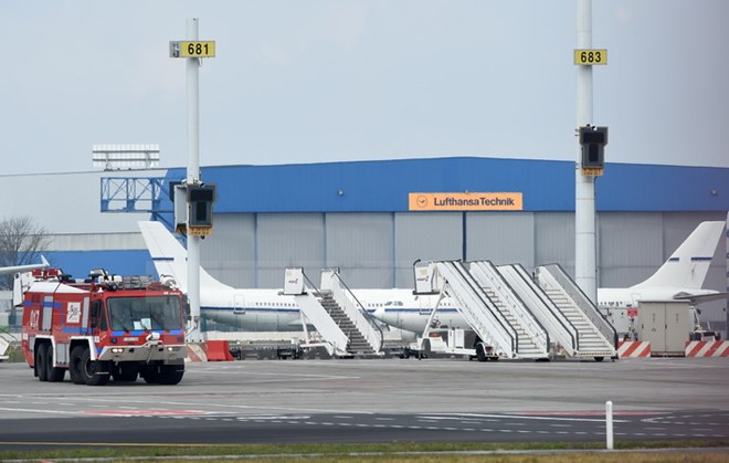 Ngừng toàn bộ hoạt động hàng không và đường bộ đến Brussels