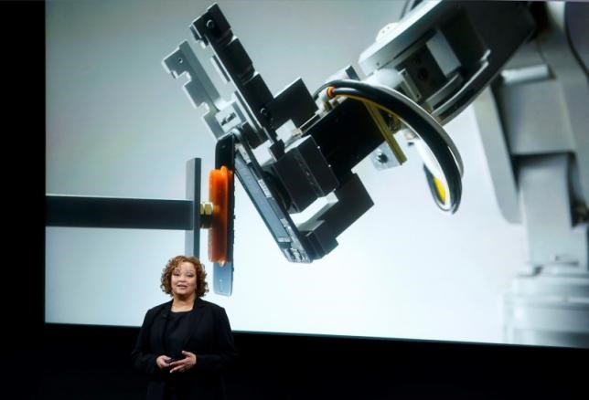 Apple's robot rips apart iPhones for recycling