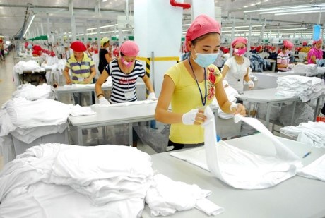 Workers at a garment company Dong Nai province. (Photo: VNA)