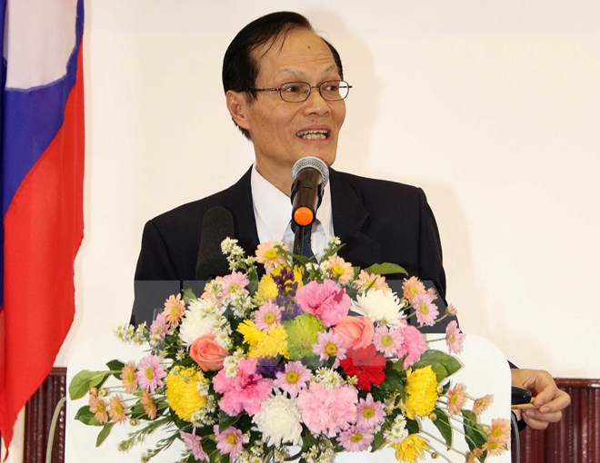 Tiến sỹ Kukeo Akkhamonty, Chủ nhiệm Ủy ban Đối ngoại Quốc hội Lào, Phát ngôn viên Ủy ban bầu cử Quốc gia Lào trong buổi họp báo. (Ảnh: Phạm Kiên/TTXVN)