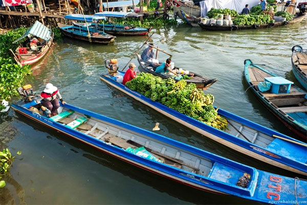 Visiting Chau Doc floating village in An Giang