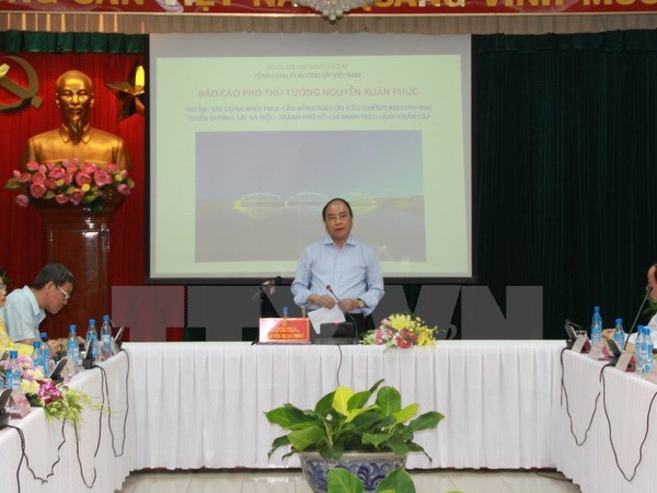 Deputy Prime Minister Nguyen Xuan Phuc​ at working session with leaders of Transport Ministry, VNR and Dong Nai province