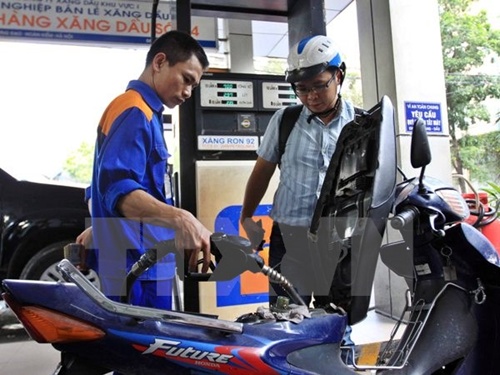 Petrol prices increase by more than VND500 per litre to touch VND 14,940 per litre. — Photo VNA