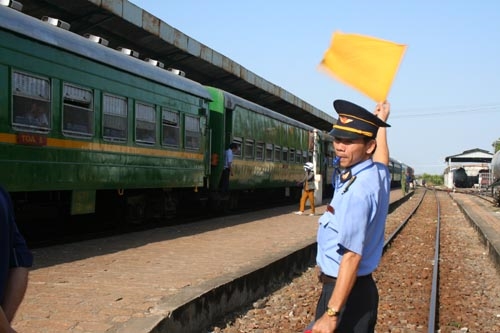 New rail routes connecting HCM city's with Bien Hoa to be launched