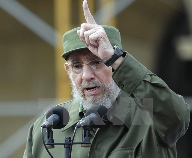 Ông Fidel Castro lần đầu xuất hiện trước công chúng sau 9 tháng