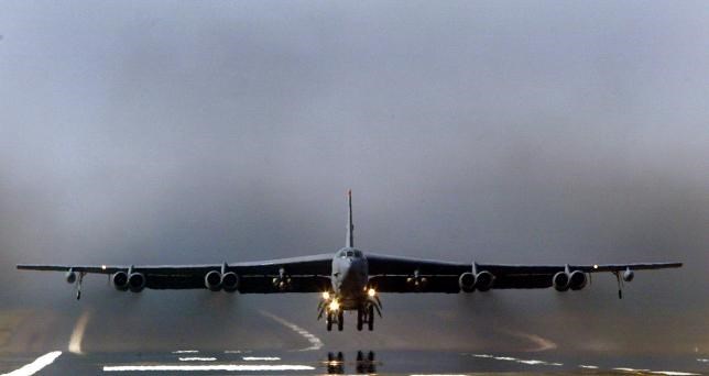 Mỹ triển khai máy bay ném bom B-52 tới Qatar để chống IS