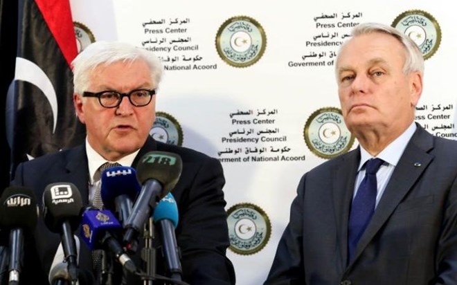 Ngoại trưởng Pháp Jean-Marc Ayrault (phải) và người đồng cấp Đức Frank-Walter Steinmeier tại Tripoli. (Nguồn: AFP)