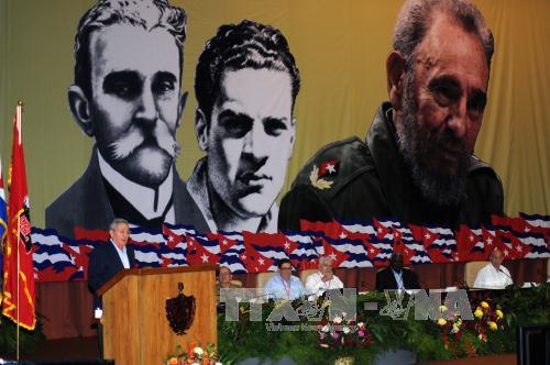 Nhà lãnh đạo Cuba Raul Castro (ảnh) trình bày Báo cáo trọng tâm của Ban Chấp hành Trung ương khóa VI, nhấn mạnh quyết tâm tiếp tục công cuộc Cập nhật mô hình kinh tế-xã hội của Cuba. Ảnh: THX/TTXVN