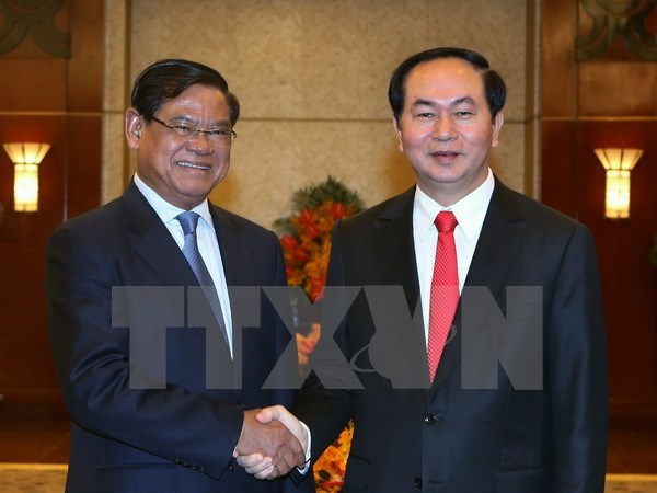 President Tran Dai Quang (R) and Cambodian Deputy Prime Minister Sar Kheng at the reception.