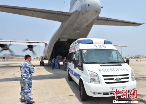 "Khó hiểu khi Trung Quốc dùng máy bay quân sự để cấp cứu ở Trường Sa"