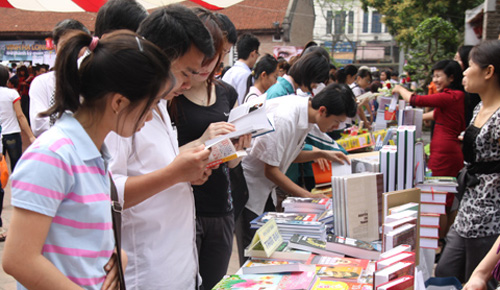 Đọc sách và học sách