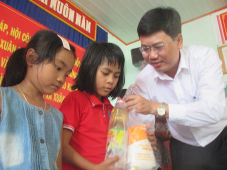 200 gifts for disadvantaged people