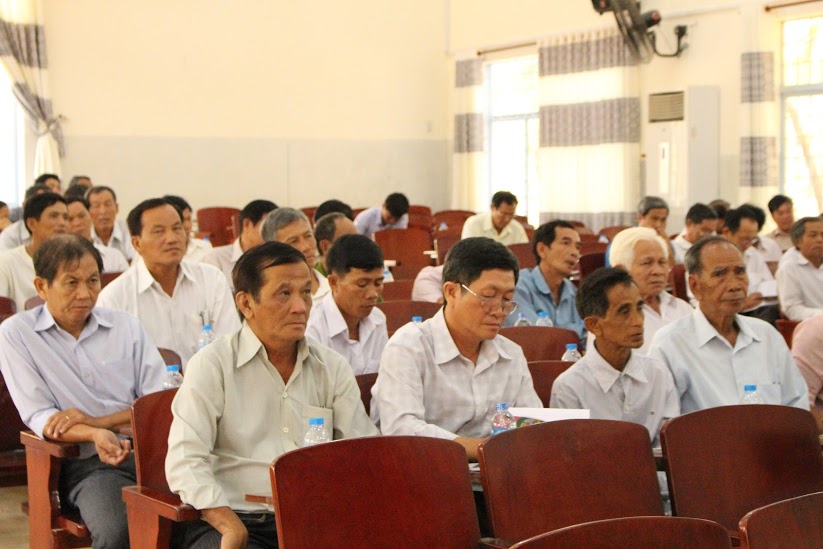 Tuyên truyền bầu cử cho người uy tín