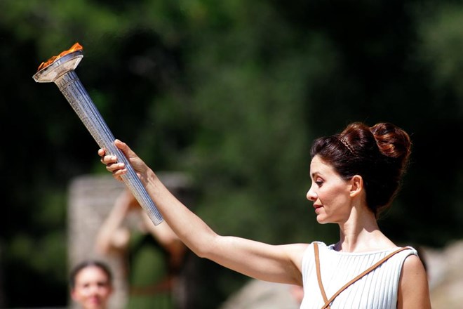 Ngọn đuốc Olympic 2016 bắt đầu hành trình 100 ngày đếm ngược