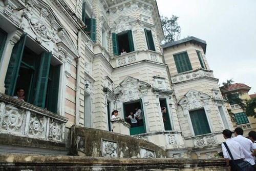 Chu Van An High School was established by French authorities in 1908 as High School of the Protectorate. It is one of the oldest institutions for secondary education in Indochina.