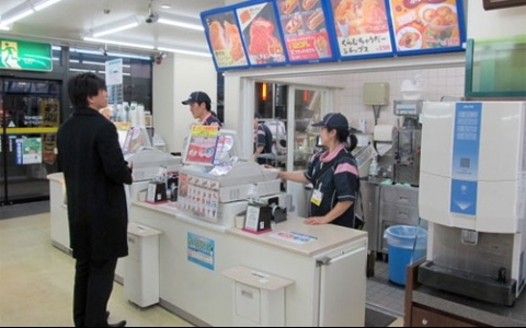 Foreign firms may be permitted to open 500 sq m retail outlets in VN