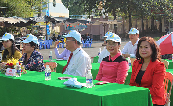 Đồng chí Nguyễn Hòa Hiệp, Phó chủ tịch UBND tỉnh, Trưởng ban vì sự tiến bộ phụ nữ tỉnh dự lễ phát động