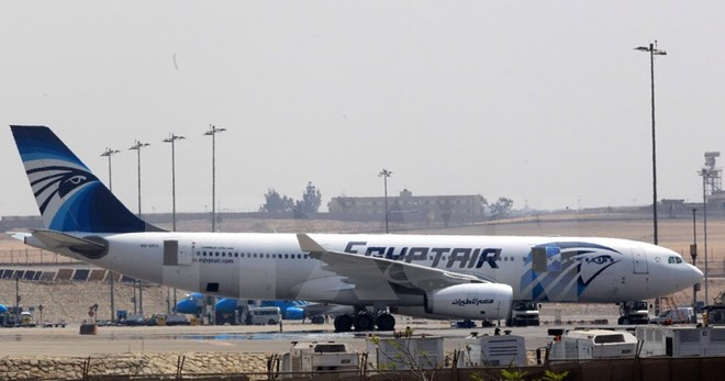 Máy bay của Hãng EgyptAir cất cánh tại sân bay Cairo ngày 29/3. (Nguồn: EPA/TTXVN)