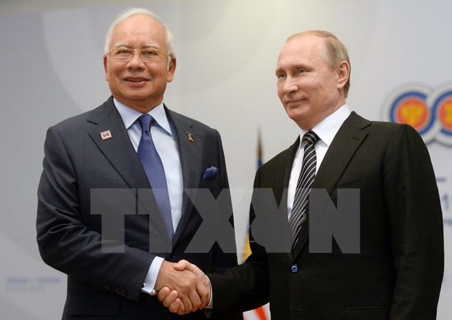 Tổng thống Nga Vladimir Putin và Thủ tướng Malaysia Najib Razak. (Nguồn: AFP/TTXVN)