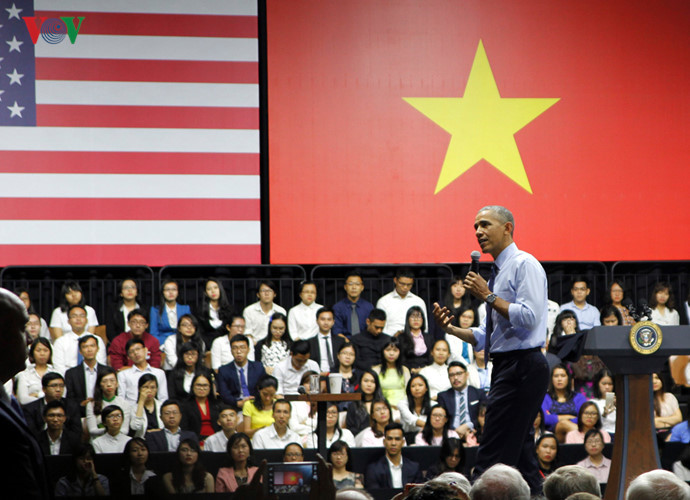 President Barack Obama answers questions of YSEALI delegates on May 25 at the GEM Centre in HCM City