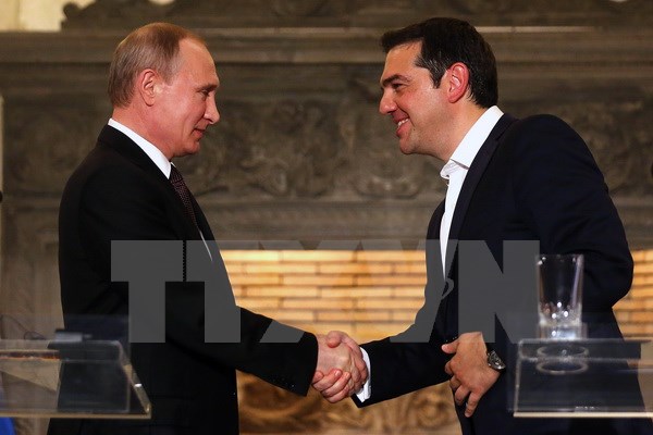 Tổng thống Nga Vladimir Putin và Thủ tướng Hy Lạp Alexis Tsipras. (Nguồn: EPA/TTXVN)