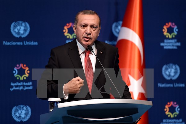 Tổng thống Thổ Nhĩ Kỳ Recep Tayyip Erdogan phát biểu trong một cuộc họp báo ở Istanbul. (Nguồn: THX/TTXVN)