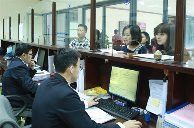 Enterprises apply for customs clearance at the ​Huu Nghi border gate in the northern ​Lang Son Province. (Photo: VNA)