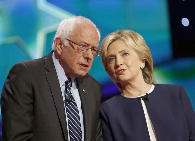 Ông Bernie Sanders ủng hộ bà Hillary Clinton. (Nguồn: thegazette.com)