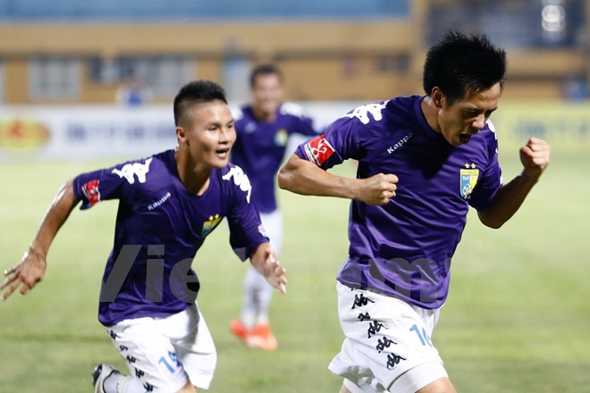 Văn Quyết ghi bàn đầu tiên sau 8 trận "tịt ngòi" ở Hà Nội T&amp;T