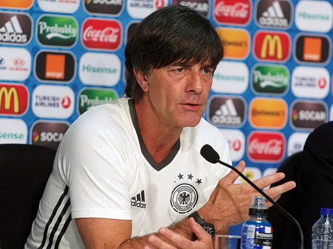 HLV Loew: Mong chờ những trận đấu mở hơn ở vòng knock-out