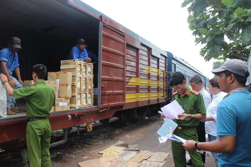 Bắt giữ một lượng hàng lậu lớn tại ga Biên Hòa