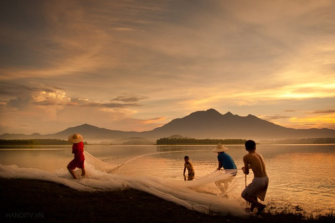 Pulling fish from the sea