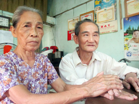 Vợ chồng ông Mười Đương tình nguyện hiến xác cho y học.