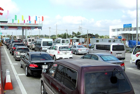 Toll booths to be fined for long delays