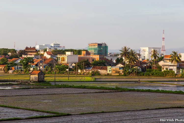   Viewers were stunned by Phu Yen’s beautiful natural landscapes shown in the film. Numerous people have flocked to Phu Yen to experience its indigenous culture, scenic landscapes and local food. 