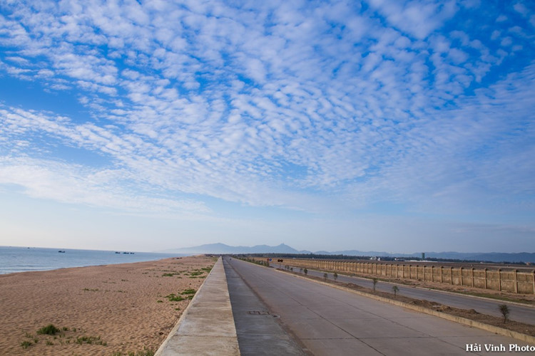   Way to Mui Dien lighthouse