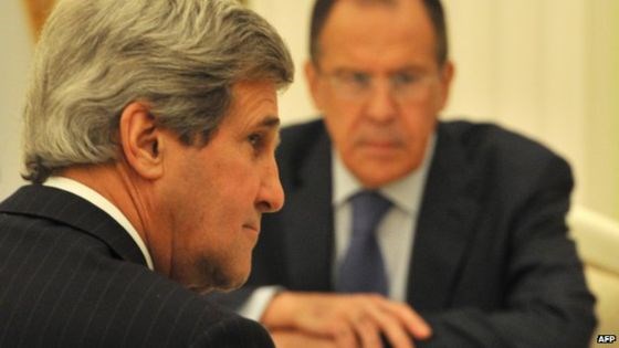 Ngoại trưởng Mỹ John Kerry và người đồng cấp Nga Sergei Lavrov. (Nguồn: AFP)