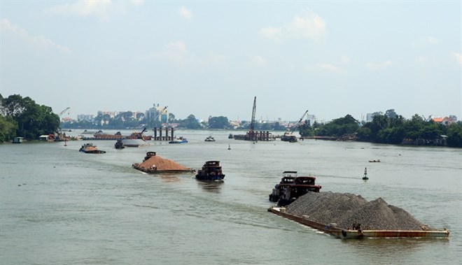 Waterway traffic on the Dong Nai River of southern Dong Nai province (Source: VNA)