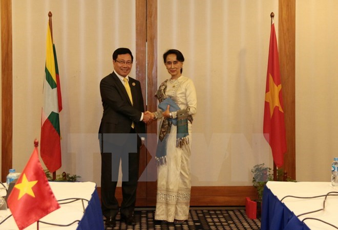 Deputy Prime Minister and Minister of Foreign Affairs Pham Binh Minh and Myanmar State Counsellor Aung San Suu Kyi