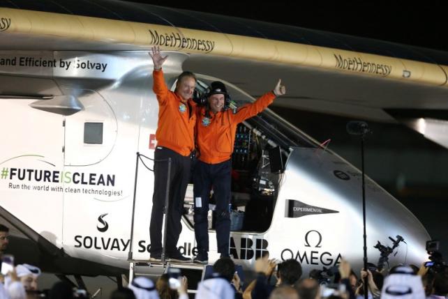 Solar plane circles globe in first for clean energy