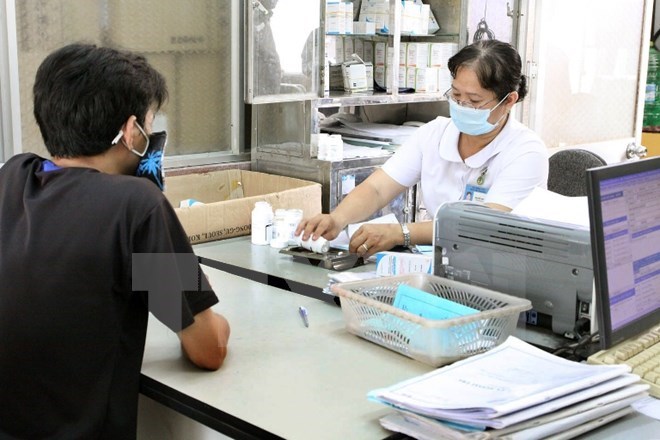 A patient receives ARV drug (Source: VNA)