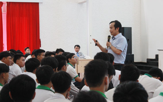 Một buổi ngoại khóa giáo dục về sức khỏe sinh sản cho học sinh của Trường THPT Lê Qúy Đôn (TP.Biên Hòa).