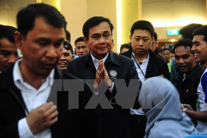 Thủ tướng Prayuth Chan-Ocha (giữa) thăm tỉnh Narathiwat, miền Nam Thái Lan ngày 25/7. (Nguồn: AFP/TTXVN)