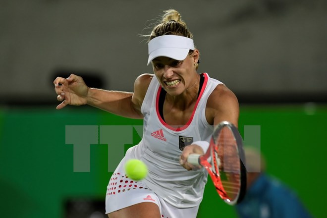 Tay vợt người Đức Angelique Kerber trong trận bán kết quần vợt đơn nữ với Madison Keys tại Olympic 2016. (Nguồn: AFP/TTXVN)