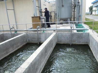 An automatic wastewater monitoring station in Đồng Nai Province’s industrial zone. The operations of stations that were installed by investors in industrial zones will be halted. – Photo tinmoitruong.vn