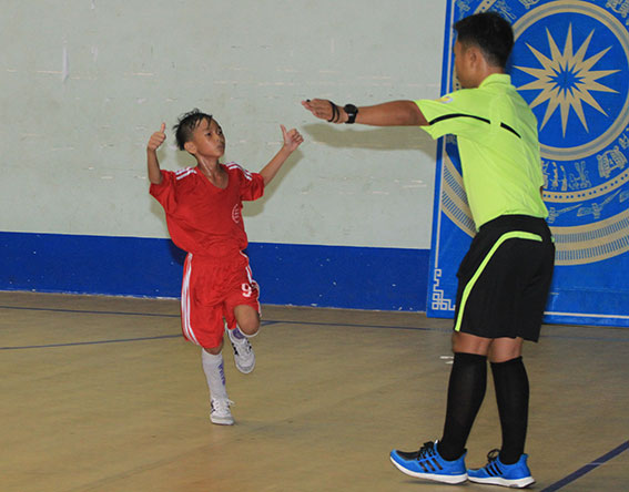 Nguyễn Hoàng Minh Nhật ăn mừng sau khi ghi bàn nâng tỷ số 2-1 cho Biên Hòa 1