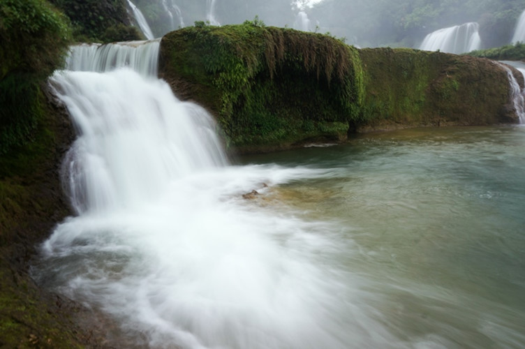 The ‘roar’ of the waterfall can be heard kilometres away.