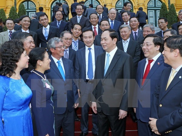 President Tran Dai Quang (3rd, R, Front) and overseas Vietnamese ambassadors and chief representatives abroad